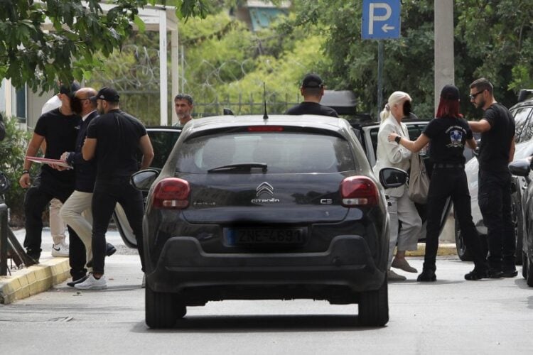 Στα δικαστήρια της Ευελπίδων οι δύο γιατροί που κατηγορούνται για τον θάνατο του Γιώργου Μαζωνάκη (φωτ.: Σωτήρης Δημητρόπουλος/EUROKINISSI)