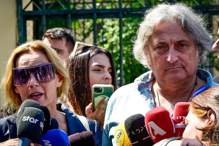 Ο υπνοθεραπευτής Νάσος Κομιανός κατά την προσέλευσή του στον ανακριτή στα δικαστήρια της πρώην Σχολής Ευελπίδων (φωτ.: Μιχάλης Παπανικολάου/EUROKINISSI)