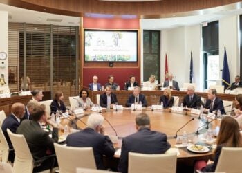 Ο Κυριάκος Μητσοτάκης συμμετείχε σε κλειστή συζήτηση στρογγυλής τραπέζης που διοργάνωσε η General Catalyst, με τη συμμετοχή επενδυτών, ιδρυτών ταχέως αναπτυσσόμενων εταιρειών τεχνολογίας και ανώτατων στελεχών από το οικοσύστημα καινοτομίας της Silicon Valley, στο Ινστιτούτο Hoover στο Σαν Φρανσίσκο, στις ΗΠΑ,(φωτ.:  Δημήτρης Παπαμήτσος/ Γρ. Τύπου Πρωθυπουργού/ EUROKINISSI)