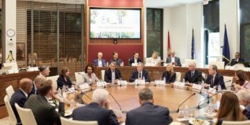 Ο Κυριάκος Μητσοτάκης συμμετείχε σε κλειστή συζήτηση στρογγυλής τραπέζης που διοργάνωσε η General Catalyst, με τη συμμετοχή επενδυτών, ιδρυτών ταχέως αναπτυσσόμενων εταιρειών τεχνολογίας και ανώτατων στελεχών από το οικοσύστημα καινοτομίας της Silicon Valley, στο Ινστιτούτο Hoover στο Σαν Φρανσίσκο, στις ΗΠΑ,(φωτ.: Δημήτρης Παπαμήτσος/ Γρ. Τύπου Πρωθυπουργού/ EUROKINISSI)