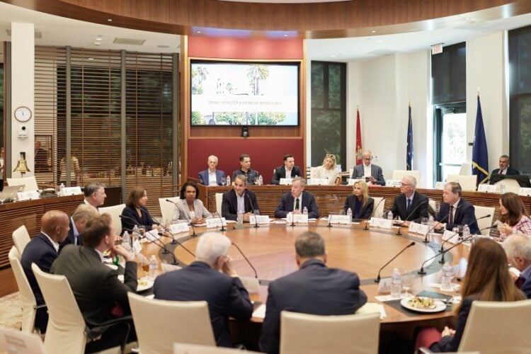 Ο Κυριάκος Μητσοτάκης συμμετείχε σε κλειστή συζήτηση στρογγυλής τραπέζης που διοργάνωσε η General Catalyst, με τη συμμετοχή επενδυτών, ιδρυτών ταχέως αναπτυσσόμενων εταιρειών τεχνολογίας και ανώτατων στελεχών από το οικοσύστημα καινοτομίας της Silicon Valley, στο Ινστιτούτο Hoover στο Σαν Φρανσίσκο, στις ΗΠΑ,(φωτ.:  Δημήτρης Παπαμήτσος/ Γρ. Τύπου Πρωθυπουργού/ EUROKINISSI)