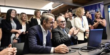 Ο Κυριάκος Μητσοτάκης στα γραφεία της Ειδικής Υπηρεσίας Συντονισμού Ταμείου Ανάκαμψης (φωτ.: Μιχάλης Καραγιάννης/ EUROKINISSI)