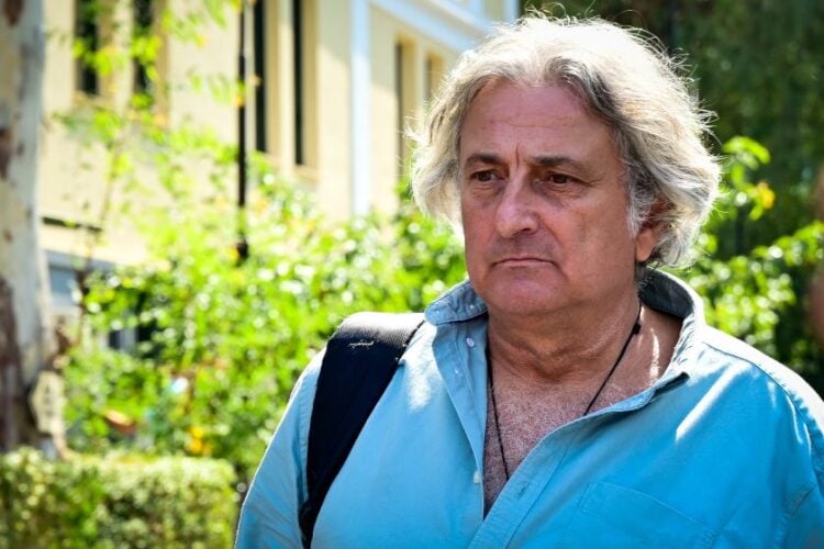 Ο υπνοθεραπευτής  Νάσος Κομιανός που εμπλέκεται στην υπόθεση του θανάτου του τραγουδιστή Γιώργου Μαζωνάκη, πριν από λίγα 24ωρα, στον ανακριτή στα δικαστήρια της πρώην Σχολής Ευελπίδων (φωτ.: Μιχάλης Παπανικολάου/ EUROKINISSI)