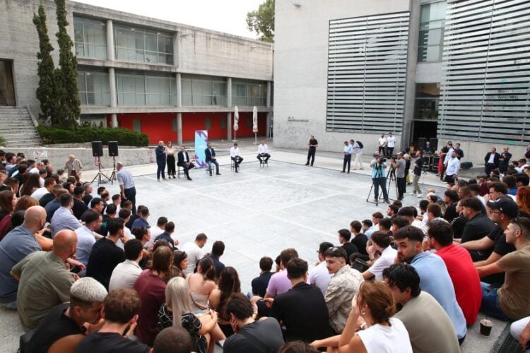 Εικόνα από την εκδήλωση της ΟΝΝΕΔ στη Θεσσαλονίκη με θέμα «Η Θεσσαλονίκη κινείται», όπου ο υπουργός Υποδομών και Μεταφορών Χρίστος Δήμας μίλησε για τα έργα του Μετρό και τον Flyοver (φωτ.: Νάσος Σιμόπουλος/Eurokinissi)