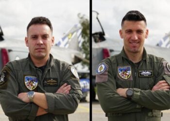 Οι αδικοχαμένοι πιλότοι Δημήτριος Πέτρου και Ιωάννης Μπλέσιας, του F-4E
Phantom II της 338 Μοίρας της 117 Πτέρυγας Μάχης, που συμμετείχε στο Airshow «Athens Flying Week 2026» (φωτ.: Γενικό Επιτελείο Αεροπορίας/ Τμήμα Ενημέρωσης Τύπου/ EUROKINISSI)