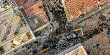 Εικόνα από την οδό Λυσικράτους στην Πλάκα από ψηλά (φωτ.: Eurokinissi)