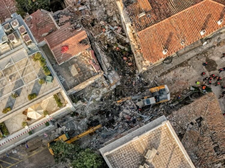Εικόνα από την οδό Λυσικράτους στην Πλάκα από ψηλά (φωτ.: Eurokinissi)