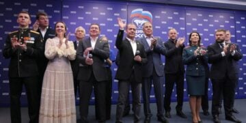 Στελέχη του πολιτικού κόμματος της «Ενωμένης Ρωσίας» στη Μόσχα, αργά το βράδυ της 20ής Σεπτεμβρίου 2026 (φωτ.: EPA/ Ekaterina Shtukina/ SPUTNIK/Government Press Service/POOL)