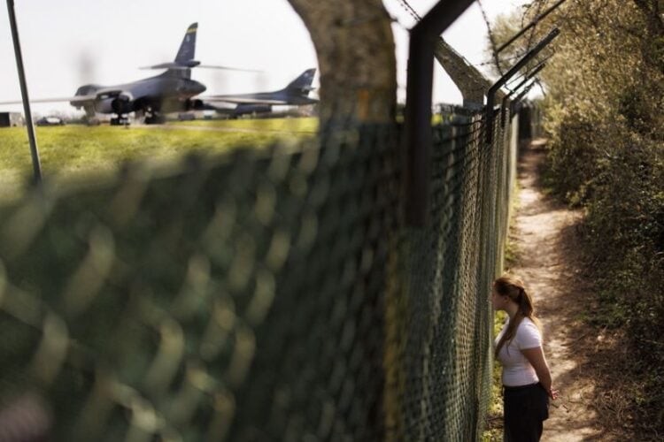 Βομβαρδιστικά Rockwell B-1 Lancer της Αεροπορίας των ΗΠΑ έξω από την αεροπορική βάση RAF Fairford στο Γκλόστερσιρ της Βρετανίας (φωτ. αρχείου: EPA/TOLGA AKMEN)