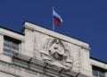 Άποψη του κτηρίου της Κρατικής Δούμας, της Κάτω Βουλής του Ρωσικού Κοινοβουλίου, στη Μόσχα της Ρωσίας (φωτ.: EPA/MAXIM SHIPENKOV)