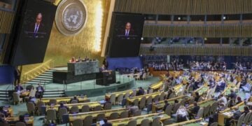 Ο υπουργός Εξωτερικών της Ρωσικής Ομοσπονδίας, Σεργκέι Λαβρόφ, μιλά κατά τη διάρκεια της Γενικής Συζήτησης της 81ης συνόδου της Γενικής Συνέλευσης του ΟΗΕ στην έδρα των Ηνωμένων Εθνών στη Νέα Υόρκη (φωτ.: EPA/SARAH YENESEL)