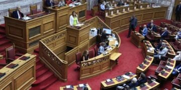 Συζήτηση στη Βουλή και ψήφιση για την άρση ασυλίας της προέδρου της Πλεύσης Ελευθερίας, Ζωής Κωνσταντοπούλουκαι των βουλευτών Λευτέρη Αυγενάκη και Μακάριου Λαζαρίδη (φωτ.: Γιώργος Κονταρίνης/ EUROKINISSI)