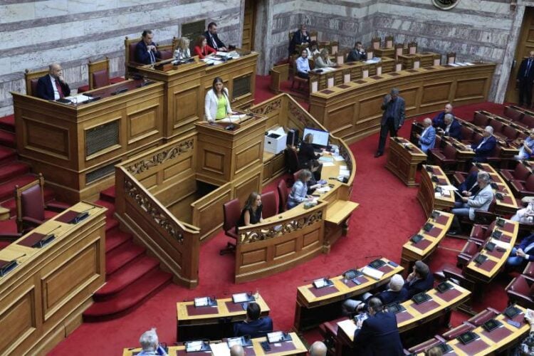 Συζήτηση στη Βουλή και ψήφιση για την άρση ασυλίας της προέδρου της Πλεύσης Ελευθερίας, Ζωής Κωνσταντοπούλουκαι των βουλευτών Λευτέρη Αυγενάκη και Μακάριου Λαζαρίδη (φωτ.: Γιώργος Κονταρίνης/ EUROKINISSI)