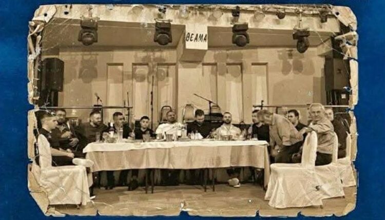 Τμήμα της αφίσας του παρακάθ'