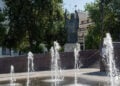 Ο ανδριάντας του Αγίου Χρυσοστόμου Σμύρνης, στο Πάρκο της Εθνικής Μνημοσύνης στη Νέα Σμύρνη (φωτ.: Facebook / ΕΣΤΙΑ Νέας Σμύρνης)
