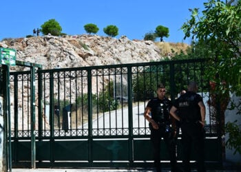 Αστυνομικοί έχουν αποκλείσει την είσοδο στην περιοχή Αλεπότρυπα, της Κυψέλης. Τρίτη 8 Σεπτεμβρίου 2026   (φωτ.: EUROKINISSI / Τατιάνα Μπόλαρη)