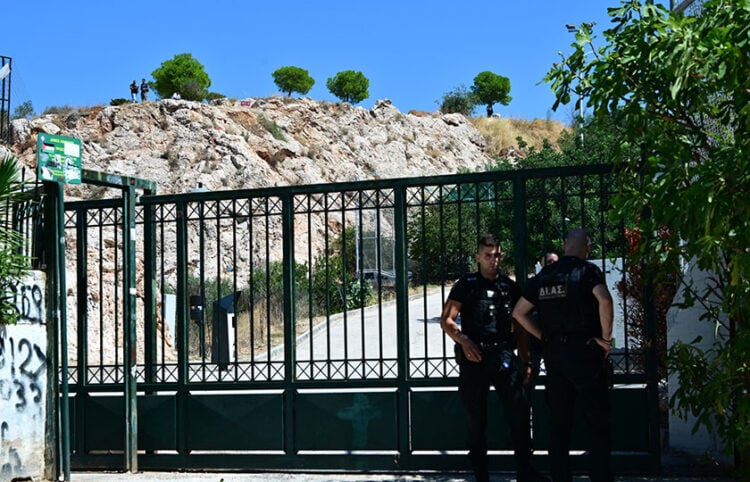 Αστυνομικοί έχουν αποκλείσει την είσοδο στην περιοχή Αλεπότρυπα, της Κυψέλης. Τρίτη 8 Σεπτεμβρίου 2026 (φωτ.: EUROKINISSI / Τατιάνα Μπόλαρη)