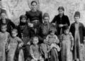 Αρμενική οικογένεια από το Μεζιρέχ της ανατολικής Τουρκίας, περίπου το 1910 – από τη συλλογή της Δημόσιας Βιβλιοθήκης του Γουότερταουν της Μασαχουσέτης (φωτ.: ARMENIAN FACES of the PAST - FREE IMAGE EXCHANGE / Donnarose Russian / Facebook)