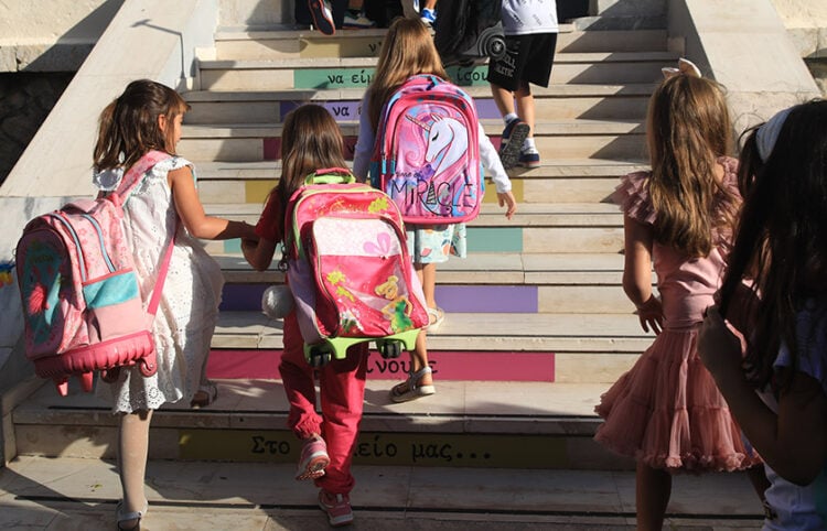 Έναρξη σχολικής χρονιάς στο 33ο Δημοτικό Πειραιά (φωτ.: EUROKINISSI / Γιάννης Παναγόπουλος)