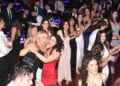 Νέοι και νέες της ομογένειας στον ετήσιο χορό της NUGAS στη Μελβούρνη το 2025 (φωτ.: Neos Kosmos / Con Deves)