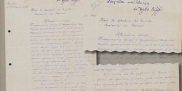 Η επιστολή της Ευδοξίας Αποστολίδου, με ημερομηνία 2 Απριλίου 1921. Επάνω δεξιά διακρίνεται η ιδιόχειρη σύσταση του μητροπολίτη Χαλδίας Λαυρεντίου (πηγή: Πολιτικό Αρχείο του Πόντου / Εύξεινος Λέσχη Θεσσαλονίκης / ΑΠΘ)