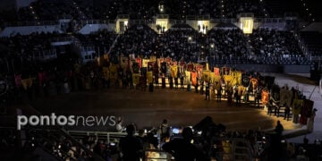 Στιγμιότυπο από την έναρξη του 20ού Φεστιβάλ Ποντιακών Χορών, στο PAOK Sports Arena. Σάββατο 26 Σεπτεμβρίου 2026 (φωτ.: Βασίλης Καρυοφυλλίδης)