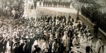 Η μεταφορά των οστών του απελευθερωτή Θ. Κολοκοτρώνη στην Τριπολιτσά (φωτ.: facebook / ΓΑΚ – Παράρτημα Αρκαδίας)