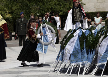 Κατάθεση στεφάνων στο Μνημείο του Άγνωστου Στρατιώτη, για την Ημέρα Μνήμης της Γενοκτονίας των Ελλήνων της Μικράς Ασίας. Κυριακή 17 Σεπτεμβρίου 2017
(φωτ.: EUROKINISSI / Γιάννης Παναγόπουλος)