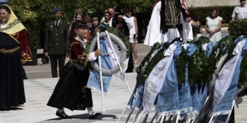 Κατάθεση στεφάνων στο Μνημείο του Άγνωστου Στρατιώτη, για την Ημέρα Μνήμης της Γενοκτονίας των Ελλήνων της Μικράς Ασίας. Κυριακή 17 Σεπτεμβρίου 2017
(φωτ.: EUROKINISSI / Γιάννης Παναγόπουλος)