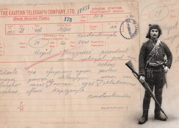 Το χειρόγραφο τηλεγράφημα σε έντυπο της Eastern Telegraph Company, με το μήνυμα γραμμένο με μολύβι και λατινικούς χαρακτήρες. Ο ένοπλος είναι ο Τοπάλ Οσμάν (πηγή:  Ψηφιομνήμων ΑΠΘ / Εύξεινος Λέσχη Θεσσαλονίκης· εικ.: pontosnews.gr)