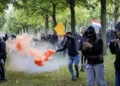 Καπνογόνο κατά των αστυνομικών δυνάμεων, στα επεισόδια που έγιναν στη Χάγη. Σάββατο 19 Σεπτεμβρίου 2026 (πηγή: Χ)