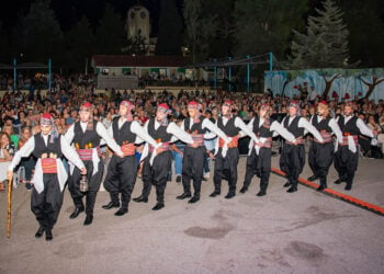 Πλήθος κόσμου συμμετέχει κάθε χρόνο στις πολυήμερες εκδηλώσεις (φωτ. αρχείου: facebook / Ιωνικές Μέρες Μνήμης & Πολιτισμού)