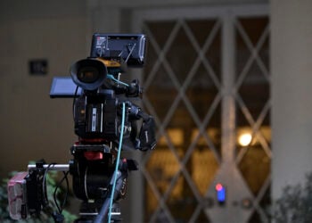 Η είσοδος της πολυκατοικίας στην οδό Καρνεάδου στο Κολωνάκι. Σε ιατρείο που στεγάζεται εκεί ο Γιώργος Μαζωνάκης φέρεται να έπαθε την ανακοπή, προτού μεταφερθεί στο «Ελπίς». Πέμπτη 10 Σεπτεμβρίου 2026 (φωτ.: EUROKINISSI / Μιχάλης Παπανικολάου)