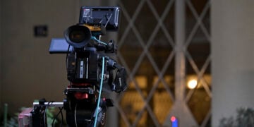 Η είσοδος της πολυκατοικίας στην οδό Καρνεάδου στο Κολωνάκι. Σε ιατρείο που στεγάζεται εκεί ο Γιώργος Μαζωνάκης φέρεται να έπαθε την ανακοπή, προτού μεταφερθεί στο «Ελπίς». Πέμπτη 10 Σεπτεμβρίου 2026 (φωτ.: EUROKINISSI / Μιχάλης Παπανικολάου)