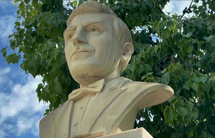 Η προτομή του Νίκου Καπετανίδη (φωτ.: Δήμος Κερατσινίου-Δραπετσώνας)