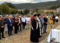 Ο μητροπολίτης Καστορίας τέλεσε την επιμνημόσυνη δέηση για τους καταδικασθέντες από τα Δικαστήρια Ανεξαρτησίας. Σάββατο 19 Σεπτεμβρίου 2026 (φωτ.: fouit.gr)