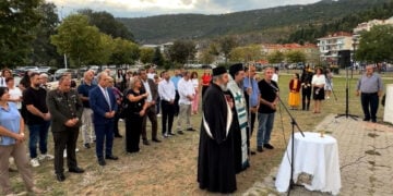 Ο μητροπολίτης Καστορίας τέλεσε την επιμνημόσυνη δέηση για τους καταδικασθέντες από τα Δικαστήρια Ανεξαρτησίας. Σάββατο 19 Σεπτεμβρίου 2026 (φωτ.: fouit.gr)