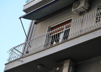 Το μπαλκόνι του διαμερίσματος στην οδό Θάσου στην Κυψέλη. Δευτέρα 31 Αυγούστου 2026 (φωτ.: EUROKINISSI / Γιάννης Παναγόπουλος)
