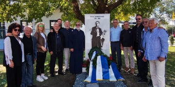 Μετά τα αποκαλυπτήρια του μνημείου για τον Ηλία Κεμεντζίδη. Κυριακή 27 Σεπτεμβρίου 2026 (πηγή: Facebook / Πόντος Κρύα Βρύση Πέλλης)