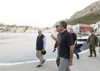 Εικόνα από την επίσκεψη του Κυριάκου Μητσοτάκη στο Καστελλόριζο (φωτ.: Γρ.Τύπου Πρωθυπουργού/ Δημήτρης Παπαμήτσος/ EUROKINISSI)