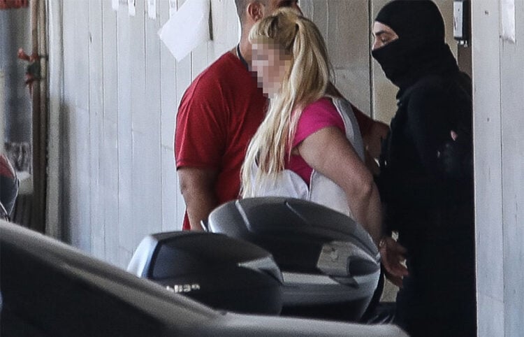 H 46χρονη κατηγορούμενη για συμμετοχή στην εμπρηστική επίθεση που σημειώθηκε το 2010 σε τραπεζικό κατάστημα της Marfin στην Αθήνα. Παρασκευή 7 Αυγούστου 2026  (φωτ.: EUROKINISSI)