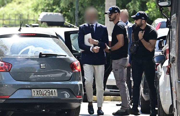 Ο κατηγορούμενος γιατρός στην υπόθεση θανάτου του Γιώργου Μαζωνάκη οδηγούνται στον ανακριτή, 14 Σεπτεμβρίου 2026 (φωτ.: EUROKINISSI / Μιχάλης Καραγιάννης)