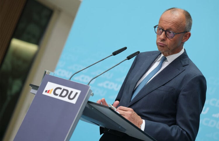 Ο Γερμανός καγκελάριος και πρόεδρος της CDU Φρίντριχ Μερτς, κατά τη συνέντευξη Τύπου που παραχώρησε στο Βερολίνο μία ημέρα μετά τις εκλογές στη Σαξονία-Άνχαλτ, στις 7 Σεπτεμβρίου 2026 (φωτ.: EPA / Hannibal Hanschke)