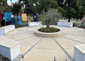 Το μνημείο για τους πρόσφυγες του 1922, στην καρδιά της Πανεπιστημιούπολης του ΑΠΘ. Τετάρτη 30 Σεπτεμβρίου 2026 (φωτ.: rthess.gr)