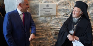 Βύρωνας Νικολαΐδης και Οικουμενικός Πατριάρχης Βαρθολομαίος (φωτ.: Οικουμενικό Πατριαρχείο / Νίκος Παπαχρήστου)