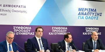 Το οικονομικό επιτελείο κατά την εξειδίκευση των μέτρων που ανακοινώθηκαν στην 90ή ΔΕΘ. Δευτέρα 7 Σεπτεμβρίου 2026 (φωτ.: EUROKINISSI / Τατιάνα Μπόλαρη)