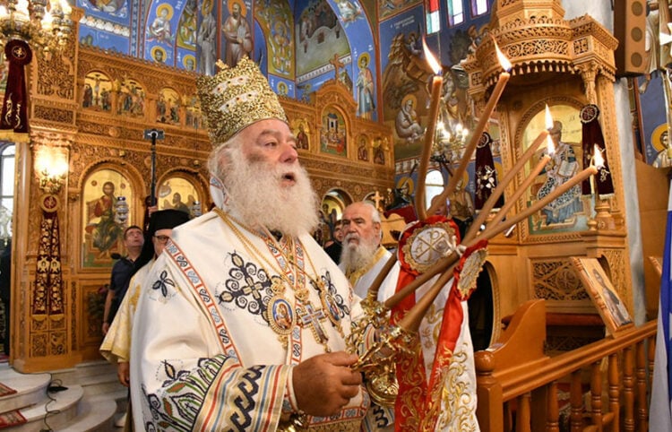Με εκκλησιαστική λαμπρότητα η Μητρόπολη Αργολίδος υποδέχθηκε τον Πατριάρχη Αλεξανδρείας και πάσης Αφρικής  Θεόδωρο Β' στην κωμόπολη της Νέας Κίου. Κυριακή 6 Σεπτεμβρίου 2026 (φωτ.: ΑΠΕ-ΜΠΕ / Ευάγγελος Μπουγιώτης)