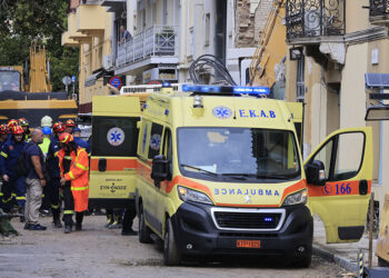 Συνεχίζονται οι έρευνες στην οδό Λυσικράτους για τους αγνοούμενους, μετά την κατάρρευση της διπλοκατοικίας (φωτ.: EUROKINISSI / Γιώργος Κονταρίνης)
