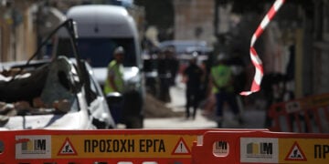 Συνεχίζονται οι έρευνες στην οδό Λυσικράτους για τα αίτια της φονικής έκρηξης (φωτ.: EUROKINISSI / Δανάη Δαυλοπούλου)