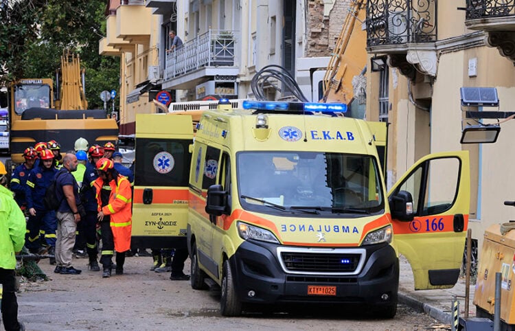 Συνεχίζονται οι έρευνες στην οδό Λυσικράτους για τους αγνοούμενους, μετά την κατάρρευση της διπλοκατοικίας (φωτ.: EUROKINISSI / Γιώργος Κονταρίνης)